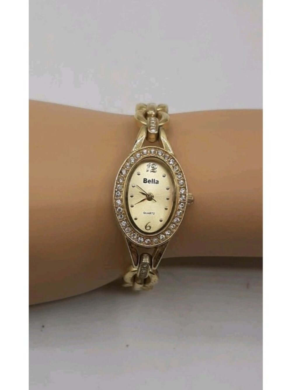 Women's Bella Quartz Watch Gold Color Link Band Second Hand Working New Battery